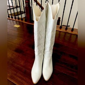 Billini Urson White Cowboy Boots. Size 10